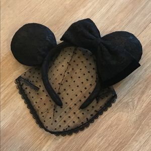 Disney parks Minnie Mouse black lace ears